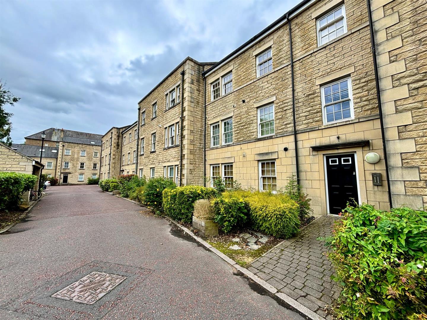 42 Harrier Court, Lancaster LA1 1AE